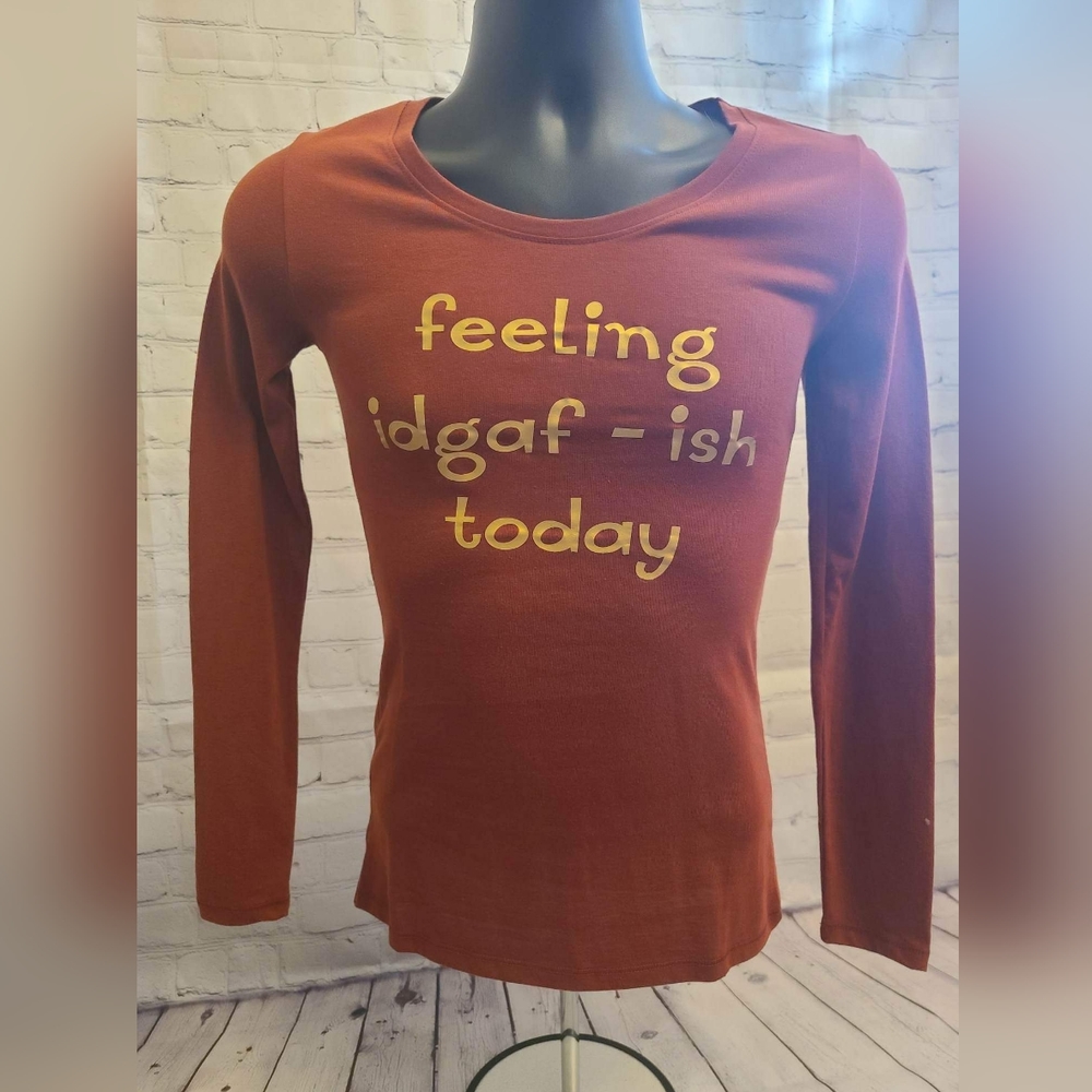 Like new long sleeved t-sirt